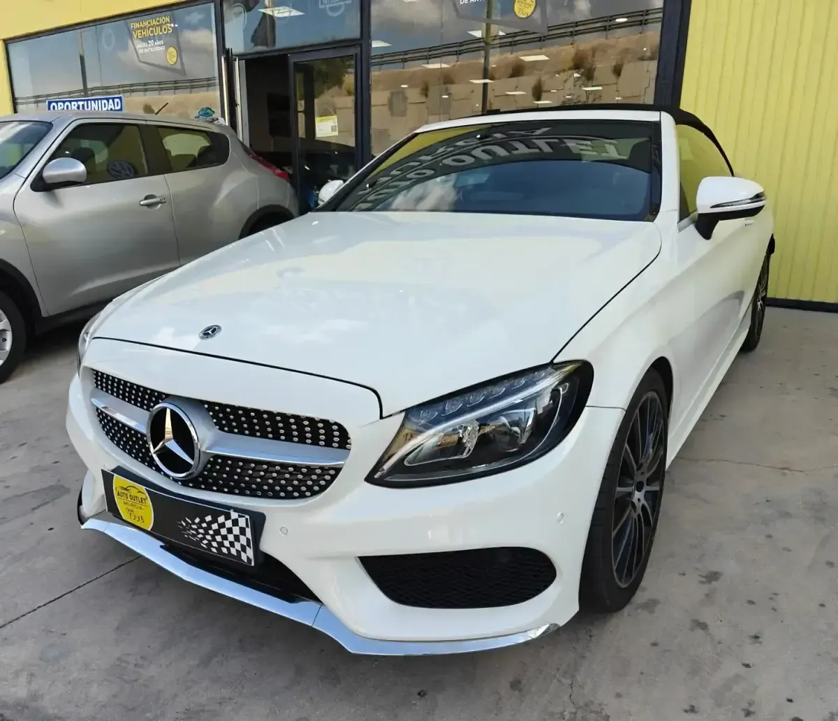 Usado Mercedes C220 194 CV (142 kW) 2018 Blanco Descapotable