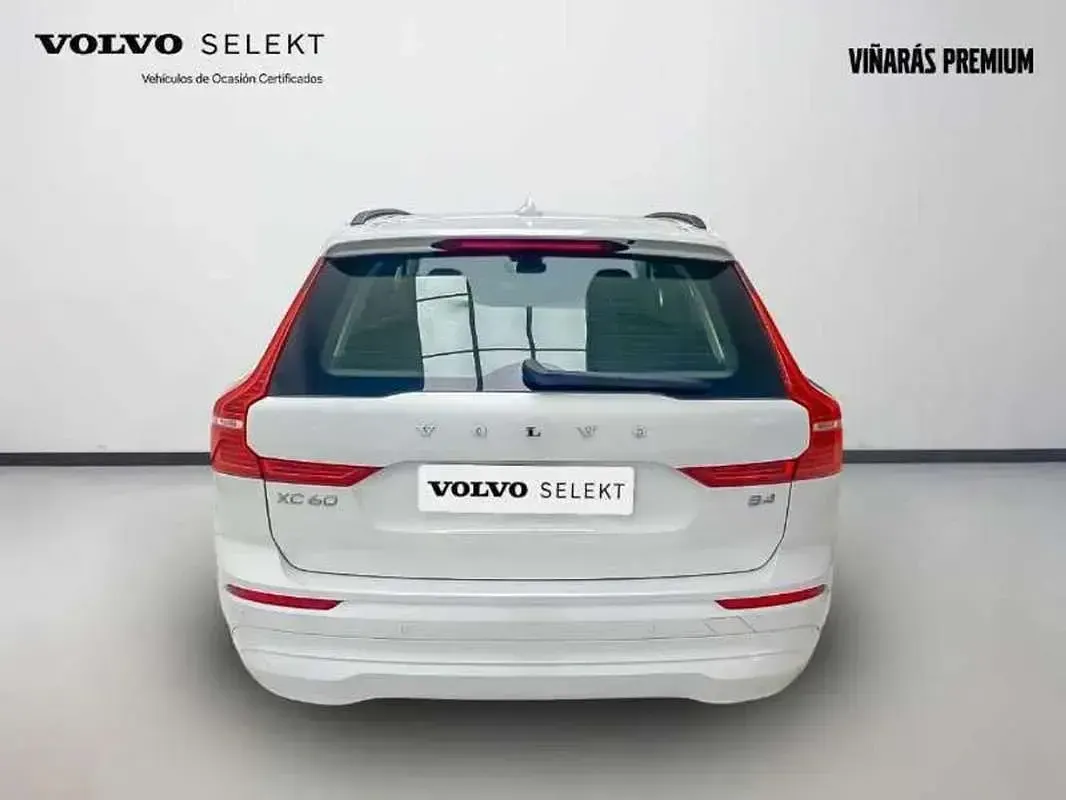 Używany Volvo XC60 Core 197 KM (144 kW) 2024 Biały SUV
