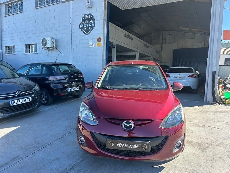 Usado Mazda 2 Style 86 CV (63 kW) 2011 Rojo Utilitario
