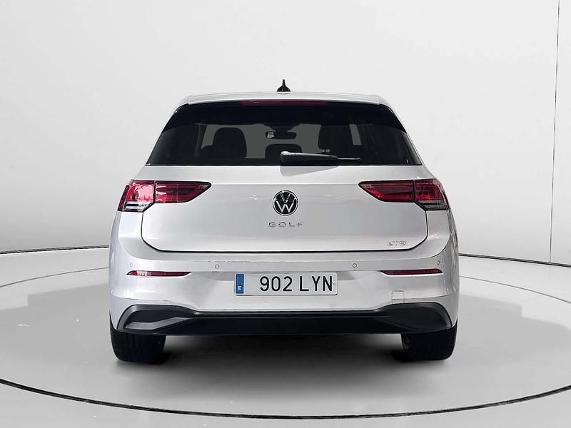 Usado VW Golf VIII Life 111 CV (81 kW) 2022 Gris Utilitario