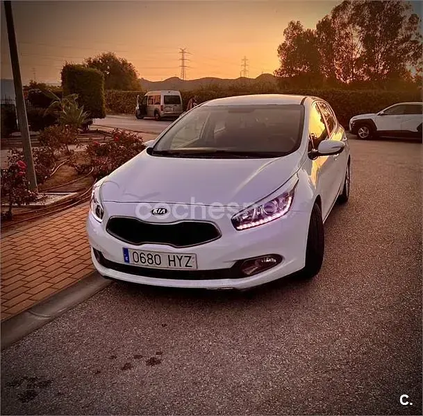 Usado Kia Ceed GT 90 CV (66 kW) 2014 Blanco Berlina