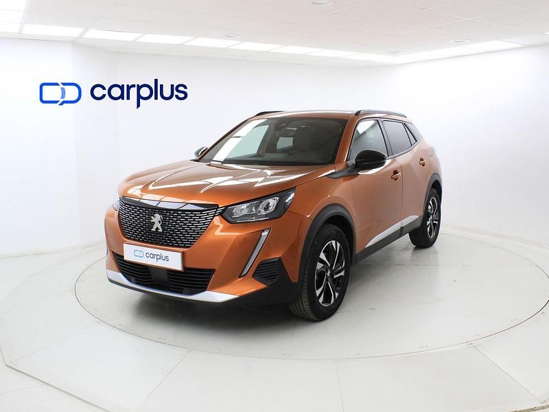 Usado Peugeot 2008 Allure 130 CV (95 kW) 2023 Orange fusion (metalizado) SUV