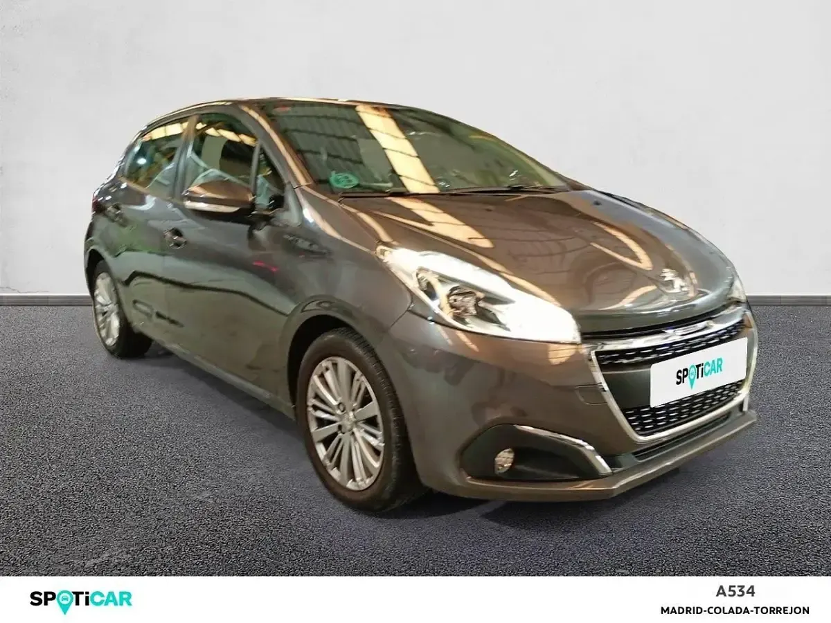 Usado Peugeot 208 Signature Sky 82 CV (60 kW) 2019 Gris Utilitario