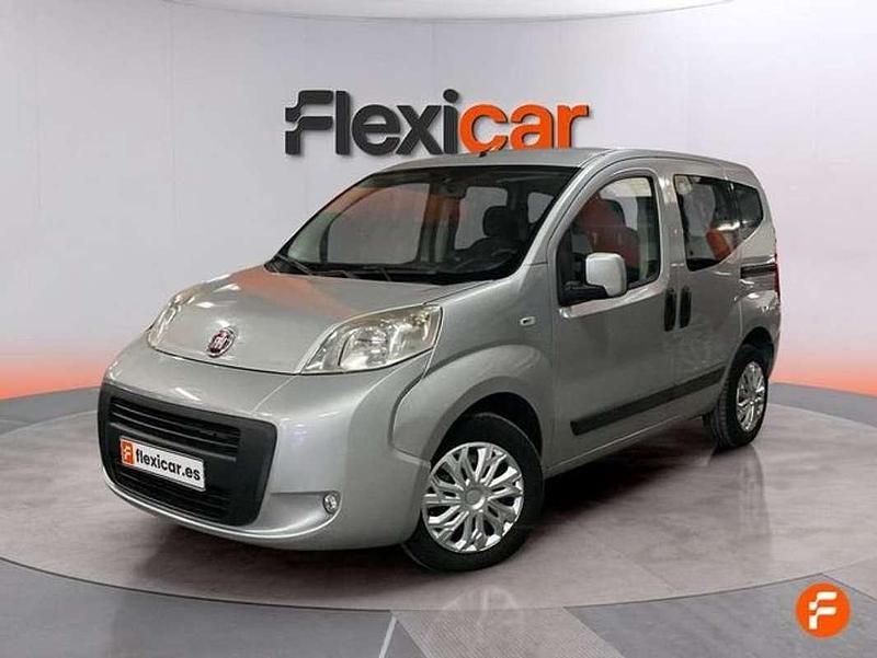 Usado Fiat Qubo Dynamic 80 CV (58 kW) 2016 Gris Monovolumen