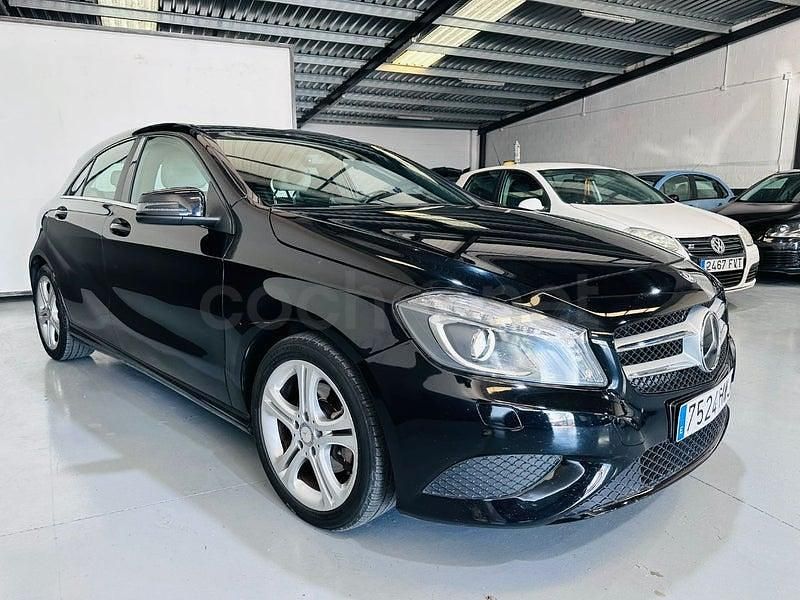 Usado Mercedes A180 Urban 122 CV (89 kW) 2014 Negro Berlina