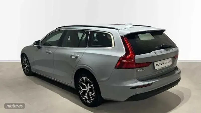 Usado Volvo V60 Core 2025 Gris Familiar
