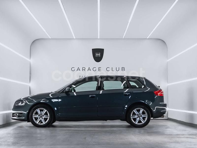 Usado Audi A3 Attraction 105 CV (77 kW) 2012 Gris / plata Berlina