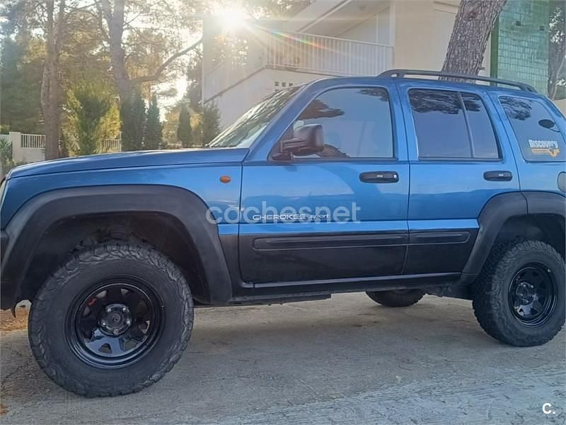 Usado Jeep Cherokee Sport 147 CV (108 kW) 2005 Azul SUV