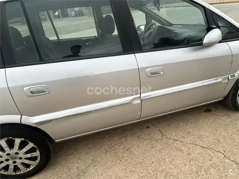 Usado Opel Zafira 100 CV (73 kW) 2005 Gris / plata Monovolumen