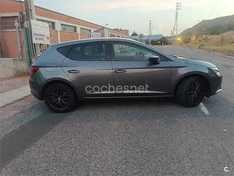 Usado Seat Leon CONNECT 125 CV (91 kW) 2016 Gris / plata Berlina