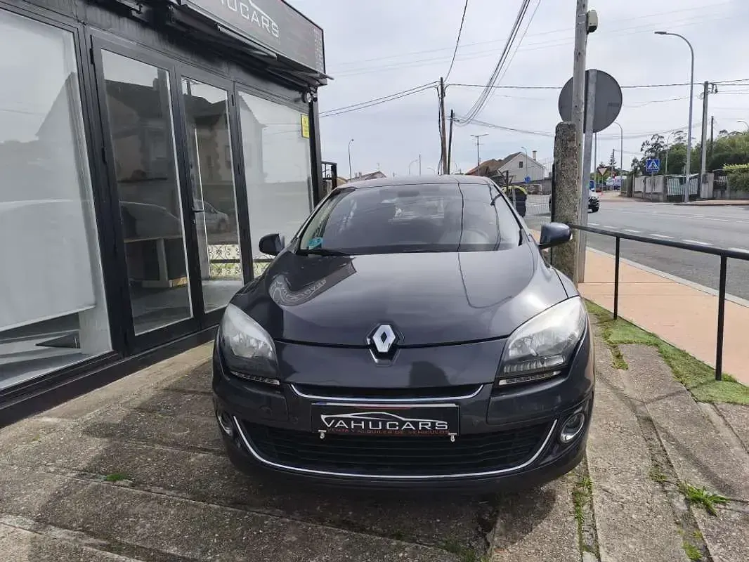 Usado Renault Mégane Dynamique 116 CV (85 kW) 2012 Negro Utilitario