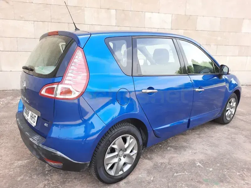 Usado Renault Scénic III 110 CV (80 kW) 2012 Azul Monovolumen