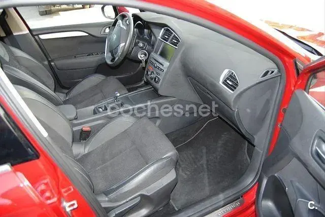Usado Citroën C4 114 CV (83 kW) 2015 Granate Berlina