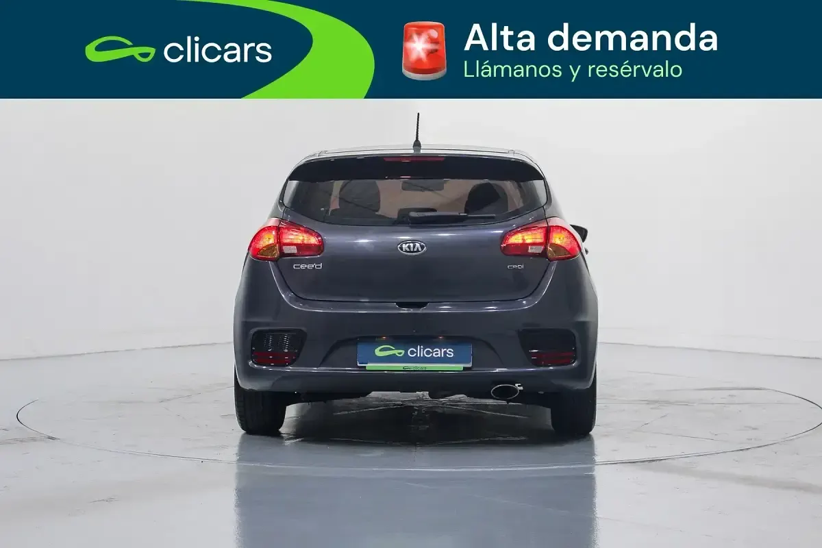Usado Kia Ceed GT 90 CV (66 kW) 2017 Gris / plata Berlina