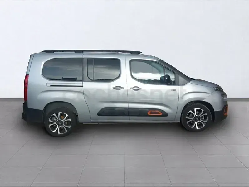 Usado Citroën Berlingo Shine 130 CV (95 kW) 2021 Gris / plata Monovolumen
