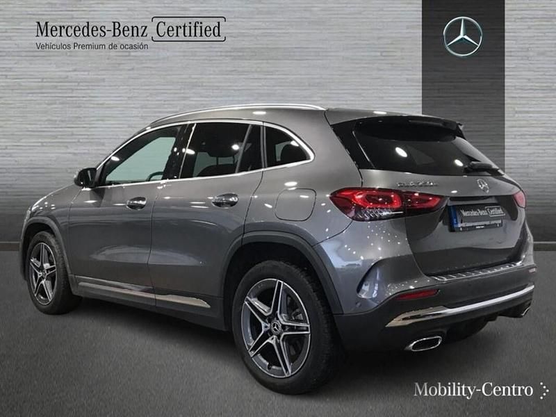 Usado Mercedes GLA250 AMG line 160 CV (117 kW) 2023 Mountaingrau  met. SUV