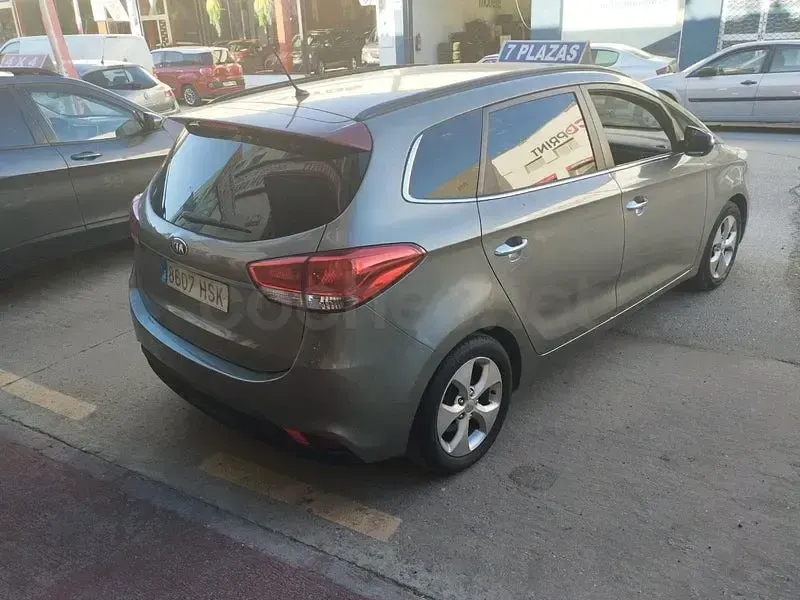 Usado Kia Carens 136 CV (100 kW) 2013 Beige Monovolumen