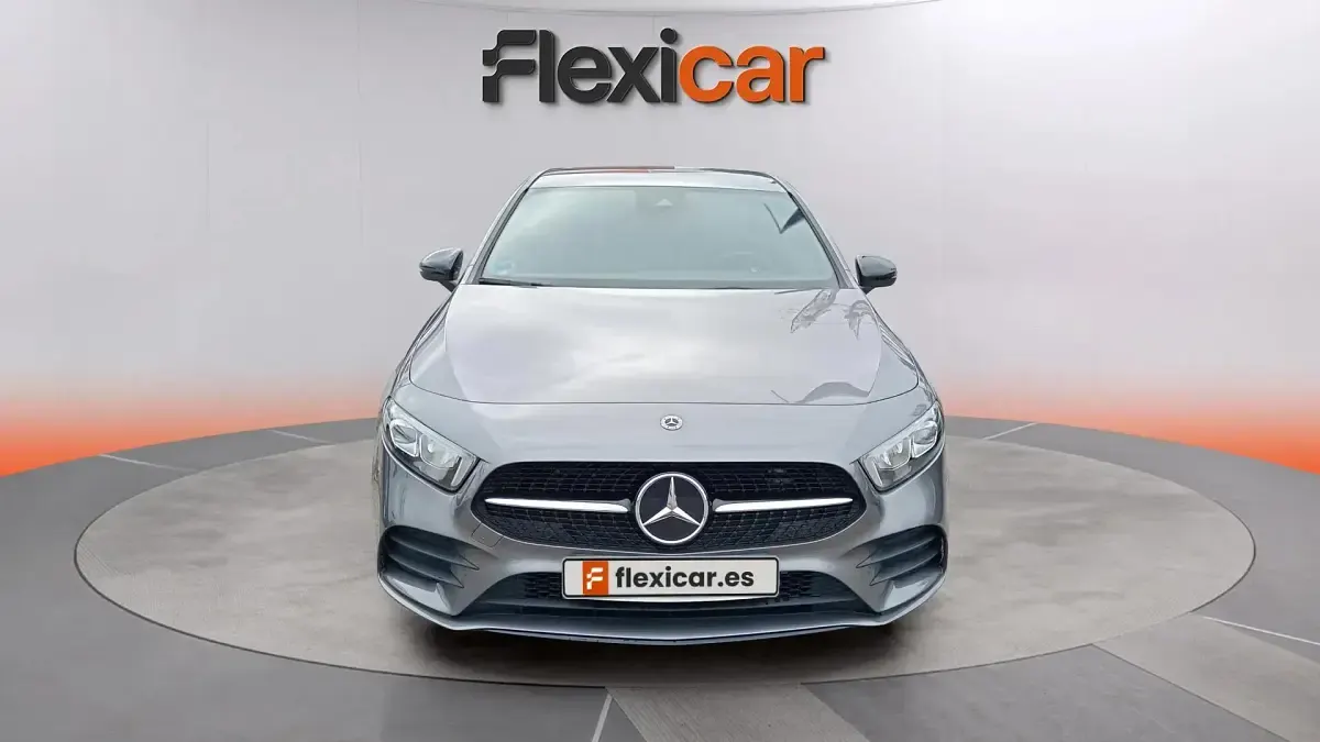 Usado Mercedes A180 116 CV (85 kW) 2022 Gris Utilitario