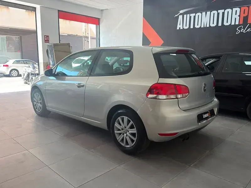 Usado VW Golf VI Advance 110 CV (80 kW) 2009 Gris / plata Berlina