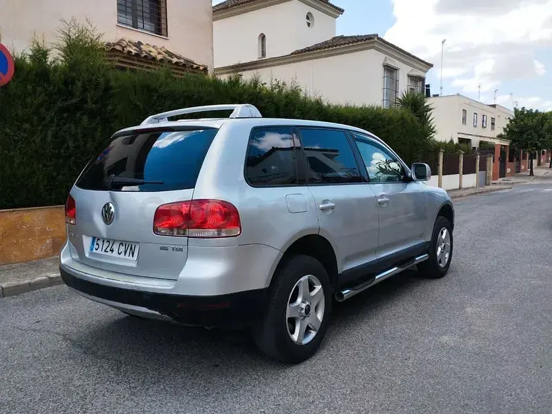 Usado VW Touareg R 174 CV (127 kW) 2005 Gris / plata SUV