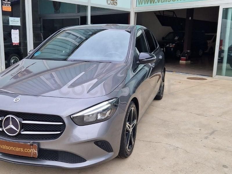 Usado Mercedes B180 116 CV (85 kW) 2021 Gris / plata Monovolumen