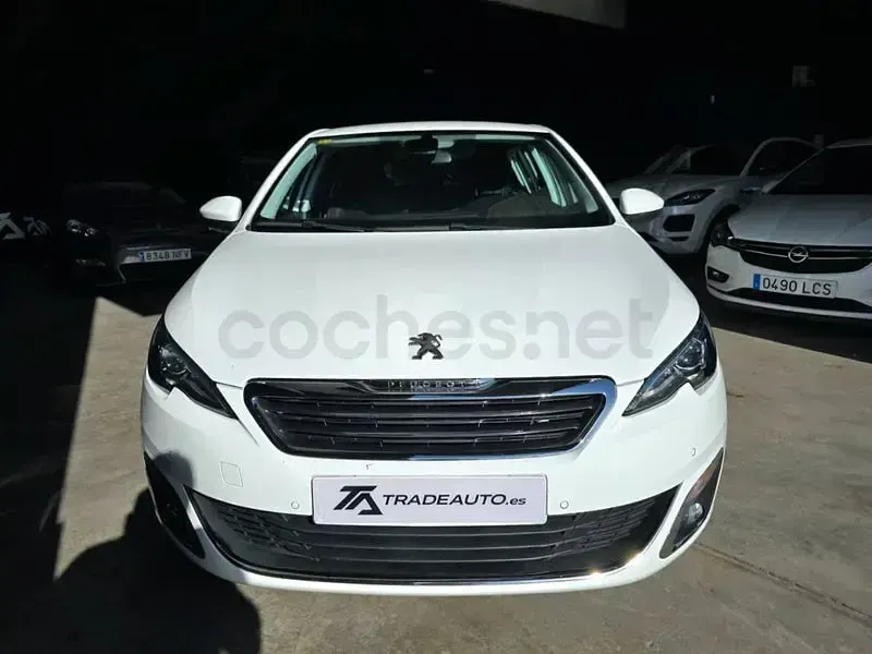 Usado Peugeot 308 Allure 120 CV (88 kW) 2016 Blanco Berlina