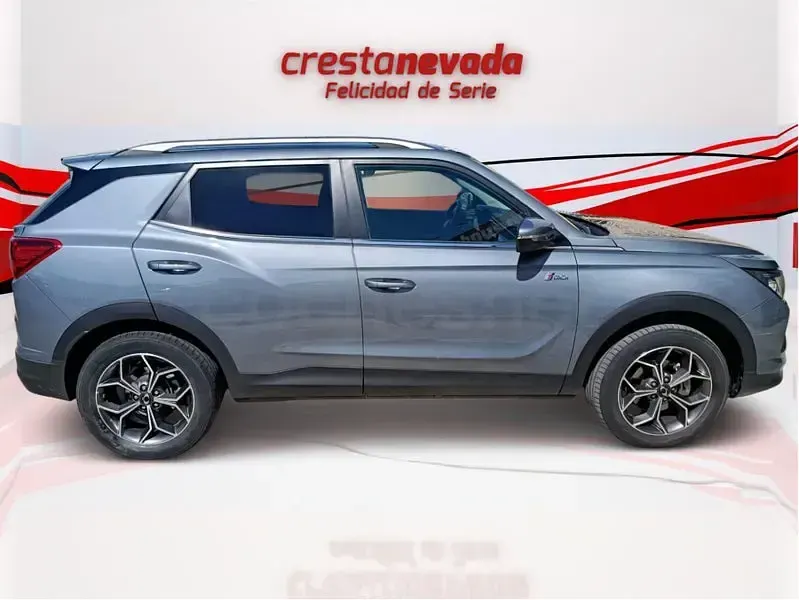 Usado SsangYong Korando 149 CV (109 kW) 2024 Gris / plata SUV