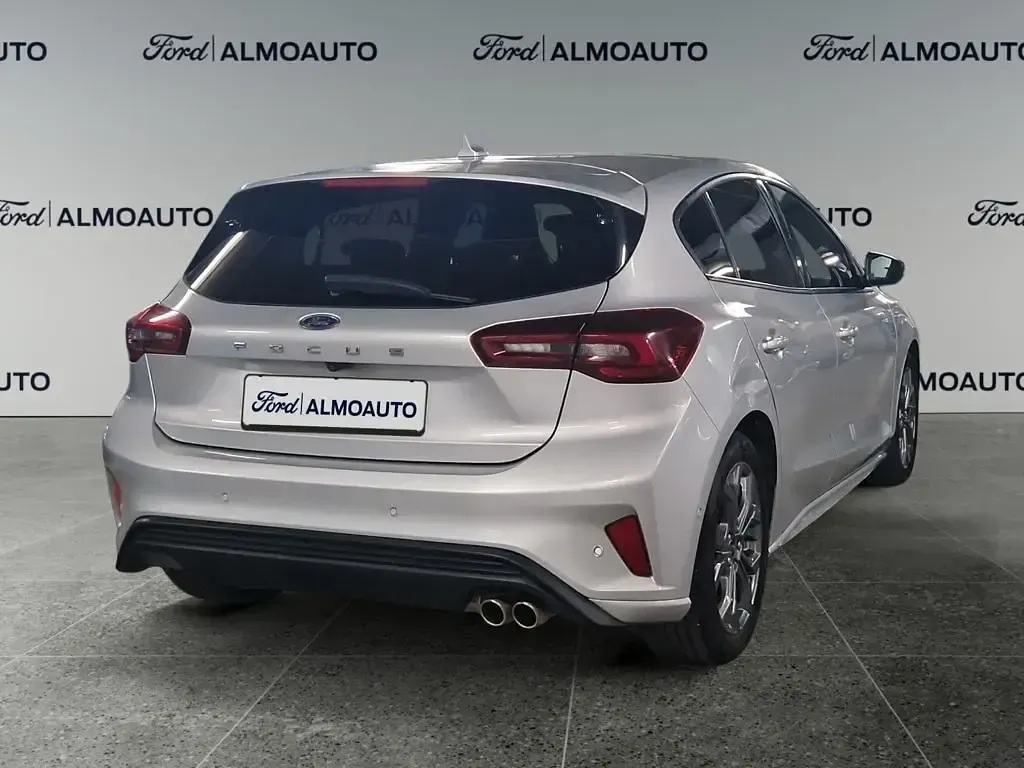 Usado Ford Focus ST-Line 155 CV (114 kW) 2024 Plata perla (metalizado) Berlina
