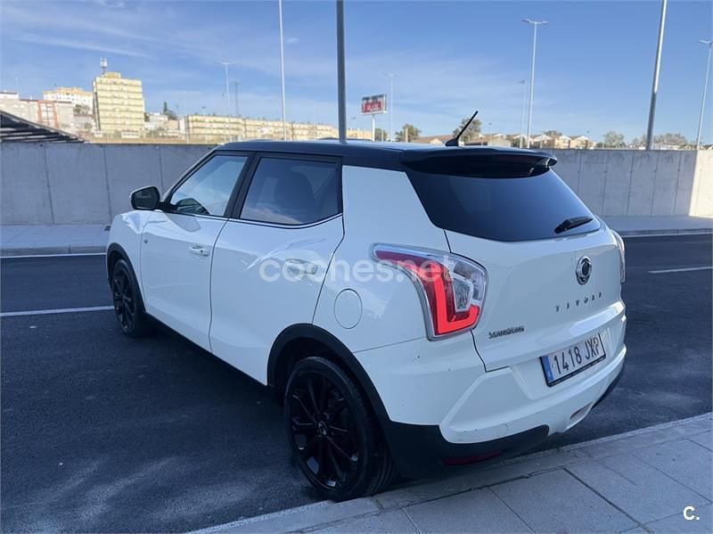 Usado Ssangyong (KGM) Tivoli Limited 115 CV (84 kW) 2017 Blanco SUV