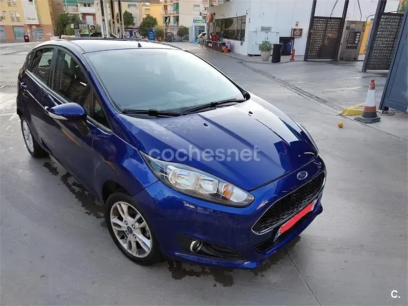 Usado Ford Fiesta Trend 82 CV (60 kW) 2017 Azul Utilitario