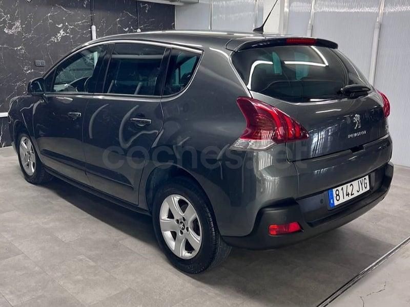 Usado Peugeot 3008 Access 120 CV (88 kW) 2014 Gris / plata Familiar