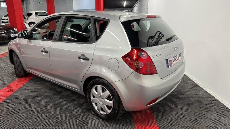Usado Kia Ceed 109 CV (80 kW) 2009 Gris / plata Utilitario