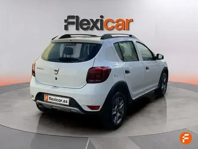 Usado Dacia Sandero Comfort 90 HP (66 kW) 2019 Branco