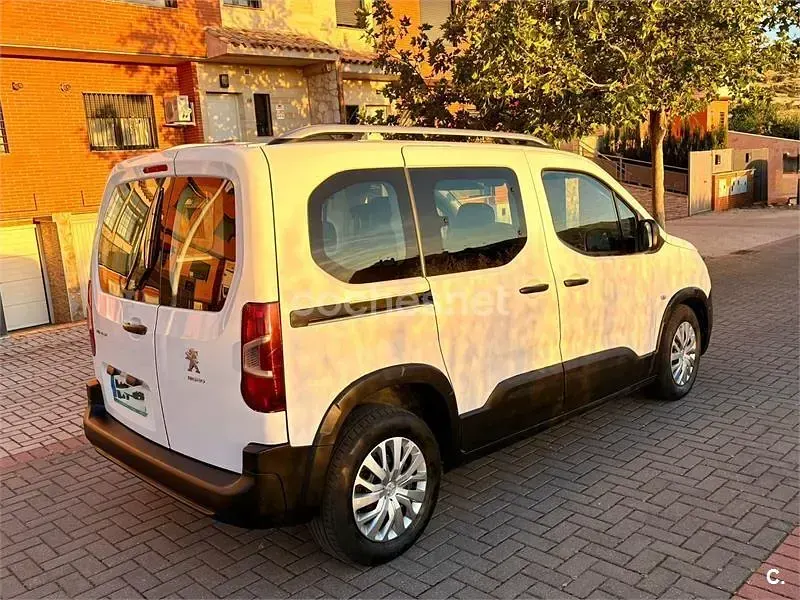 Usado Peugeot Rifter Access 75 CV (55 kW) 2019 Blanco Monovolumen