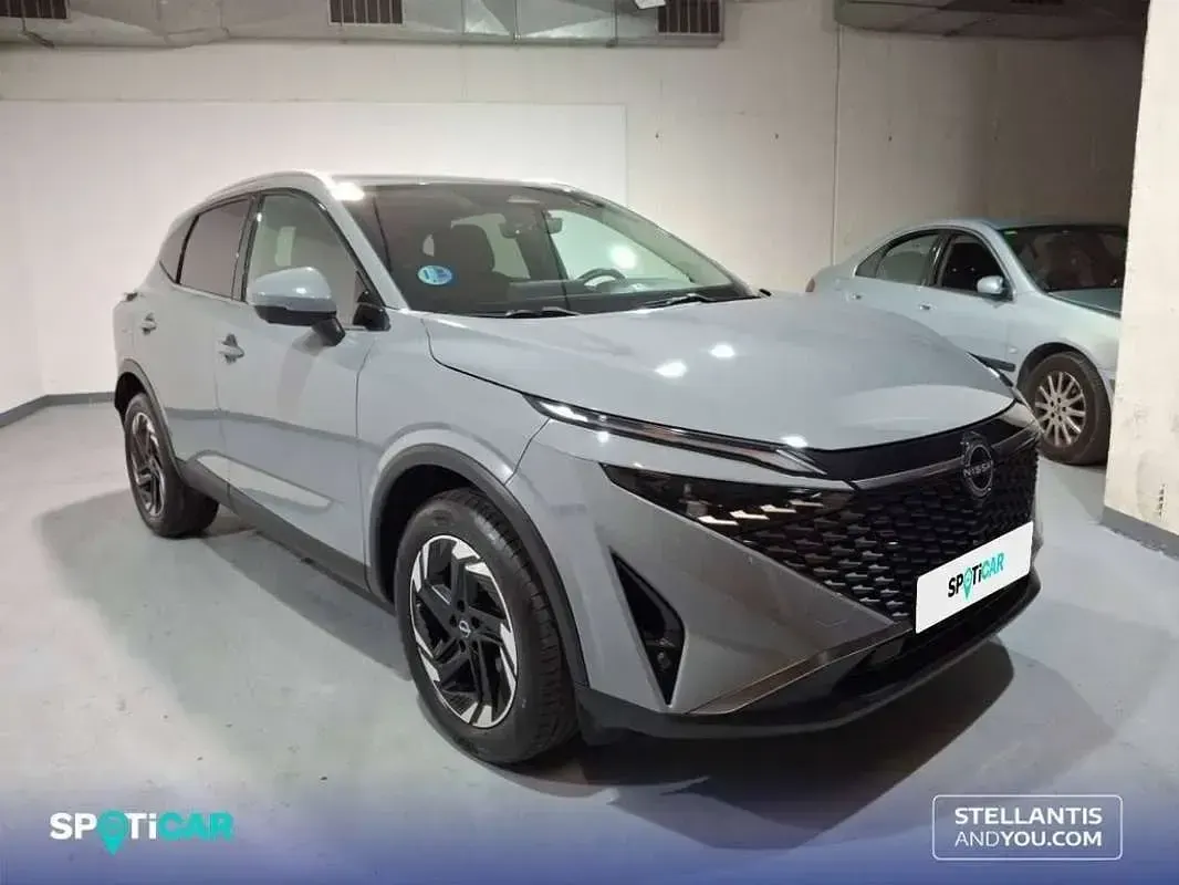 Usado Nissan Qashqai N-Connecta 159 CV (116 kW) 2025 Gris SUV