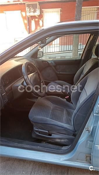 Usado Citroën Xantia 90 CV (66 kW) 2001 Azul Berlina