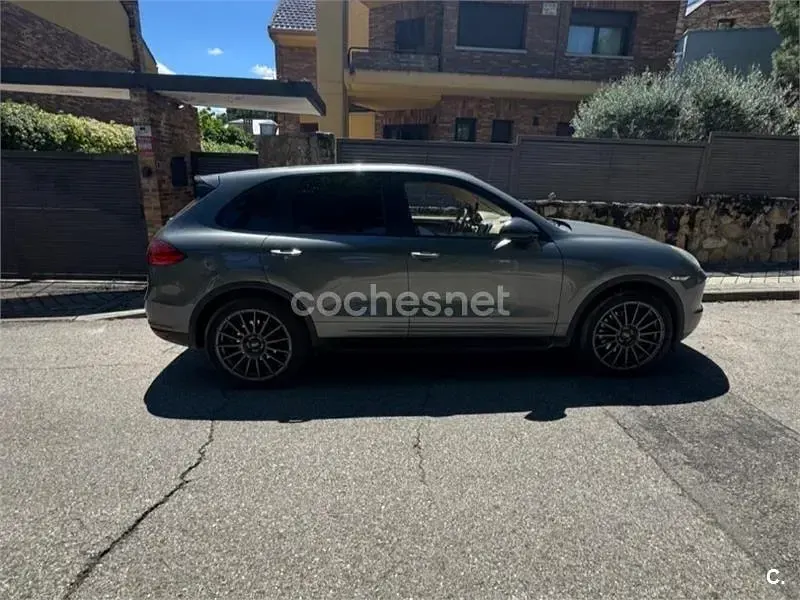 Usado Porsche Cayenne 240 CV (176 kW) 2012 Gris / plata SUV