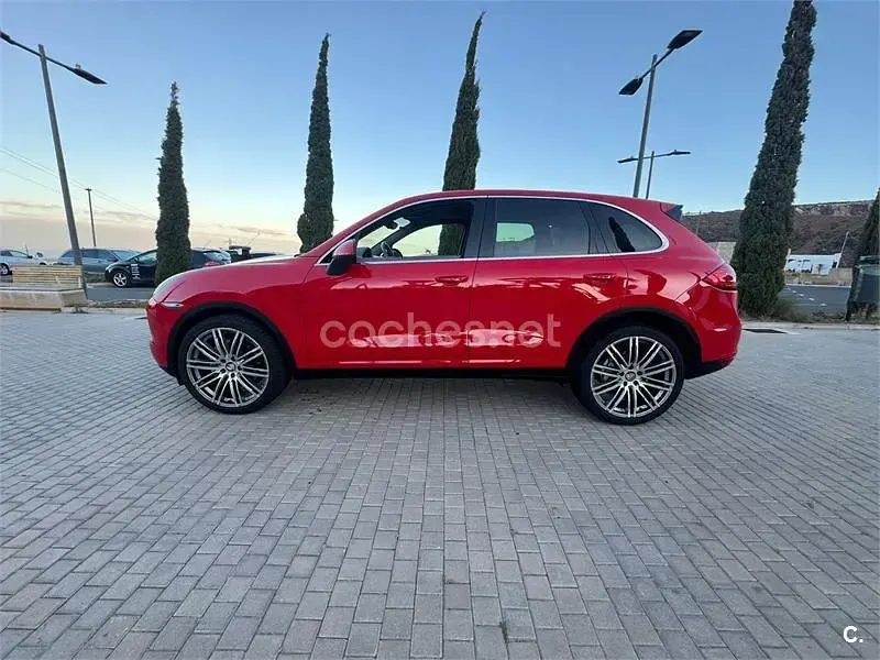 Usado Porsche Cayenne S E-Hybrid Platinum Edition 416 CV (305 kW) 2016 Rojo SUV