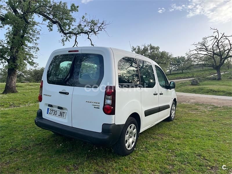 Usado Peugeot Partner Tepee Access 100 CV (73 kW) 2016 Blanco Monovolumen