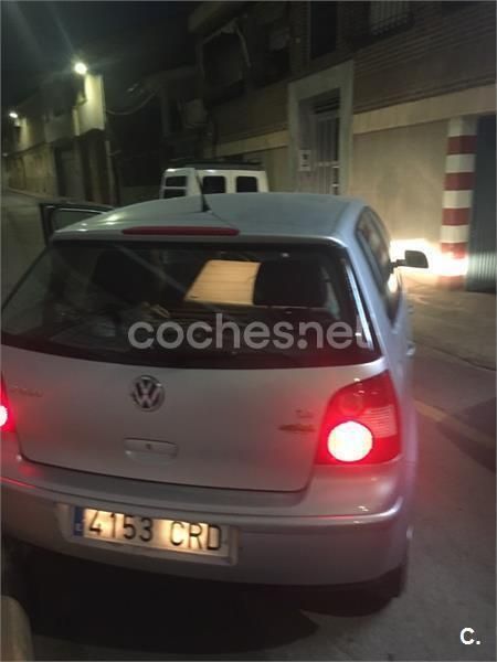 Gris / plata Usado 2004 VW Polo Trendline Berlina | 3100 € (Precio justo) - Imagen 1/4