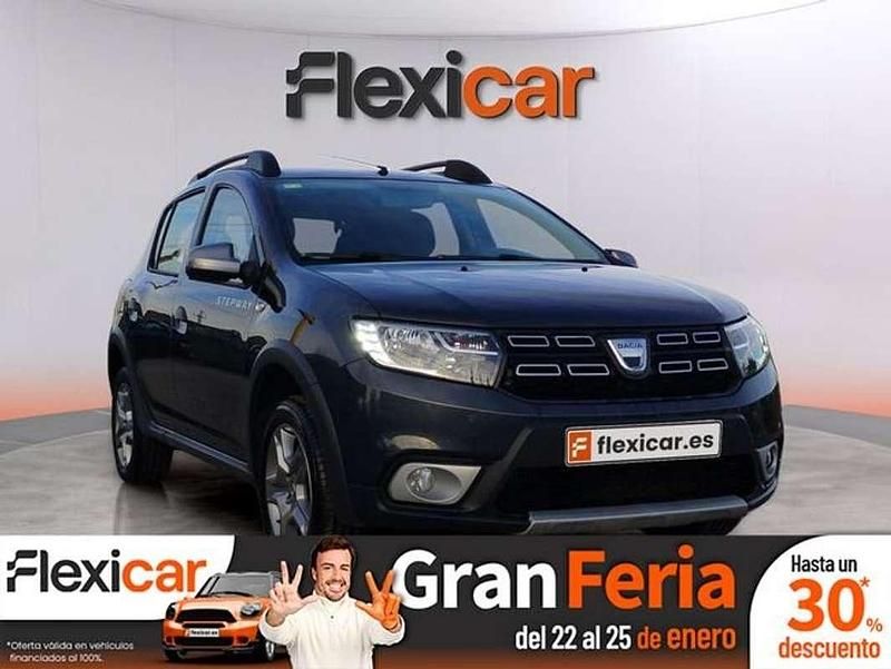 Gris Usado 2018 Dacia Sandero Essentiel Utilitario | 8490 € (Precio justo) - Imagen 1/4