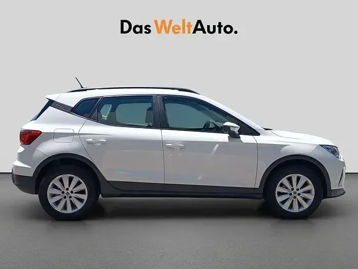 Usado Seat Arona Style Plus 110 CV (80 kW) 2022 Blanco SUV