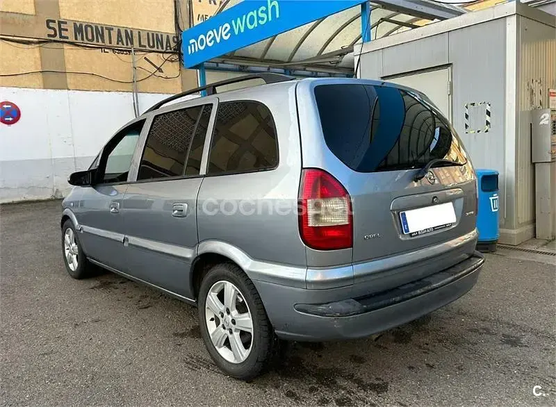 Usado Opel Zafira Elegance 100 CV (73 kW) 2005 Gris / plata Monovolumen
