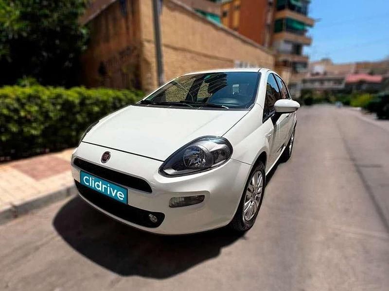 Usado Fiat Punto Young 69 CV (50 kW) 2014 Blanco Berlina