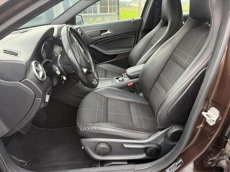 Usado Mercedes GLA200 Urban 136 HP (100 kW) 2014 Vermelho SUV