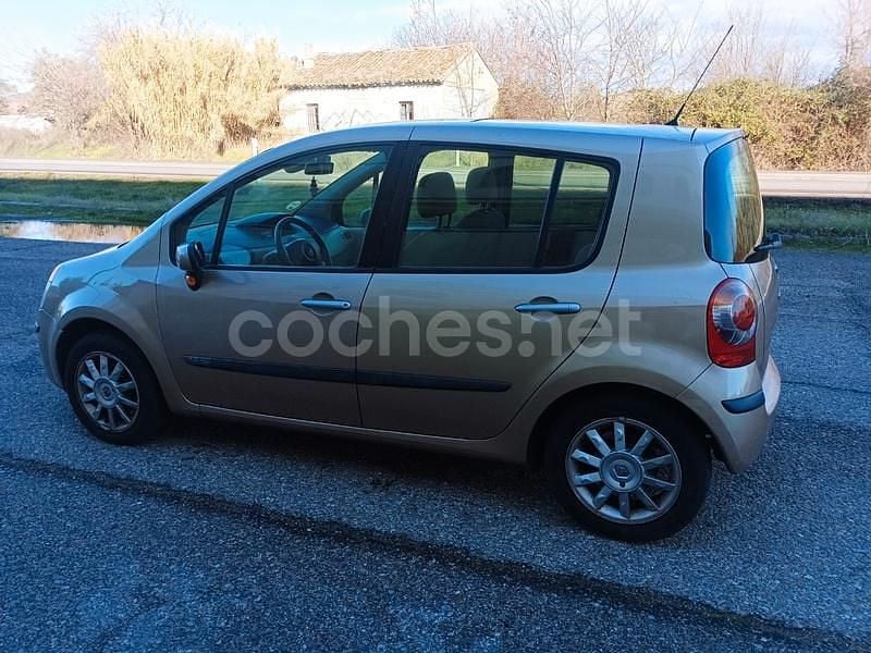 Usado Renault Modus Dynamique 98 CV (72 kW) 2005 Beige Monovolumen