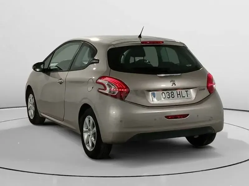 Usado Peugeot 208 Active 82 CV (60 kW) 2012 Beige Utilitario