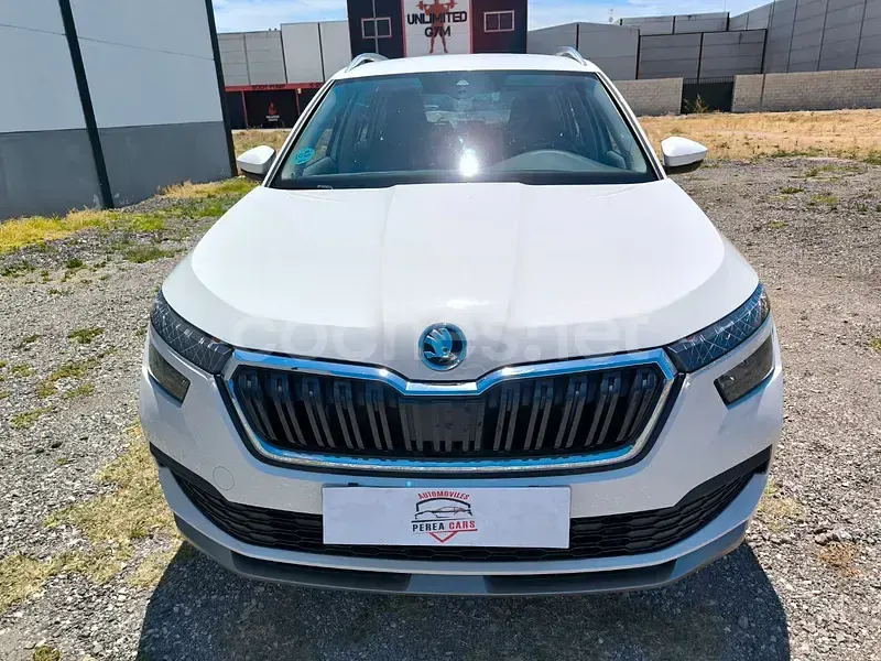 Usado Skoda Kamiq Ambition 110 CV (80 kW) 2021 Blanco SUV