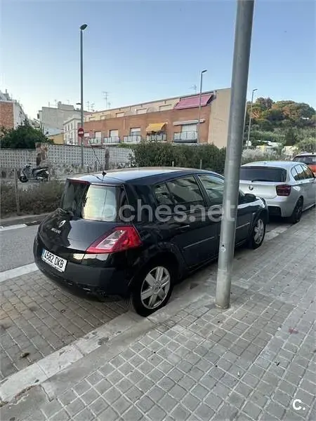 Usado Renault Mégane Dynamique 80 CV (58 kW) 2005 Negro Berlina