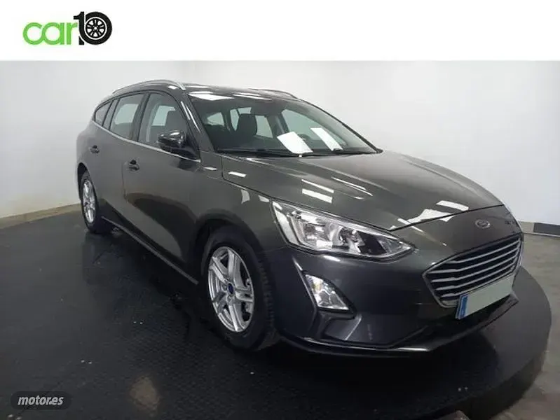 Usado Ford Focus Trend 100 CV (73 kW) 2019 Gris Familiar